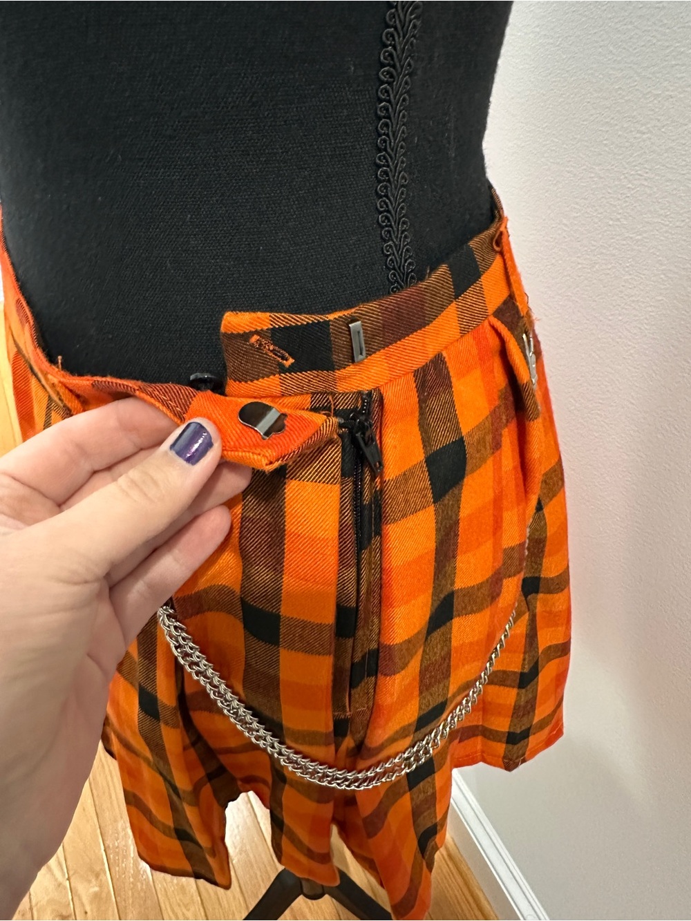 Hot Topic Orange and Black Plaid Pleated Mini Skirt with Chain - Picture 6 of 9